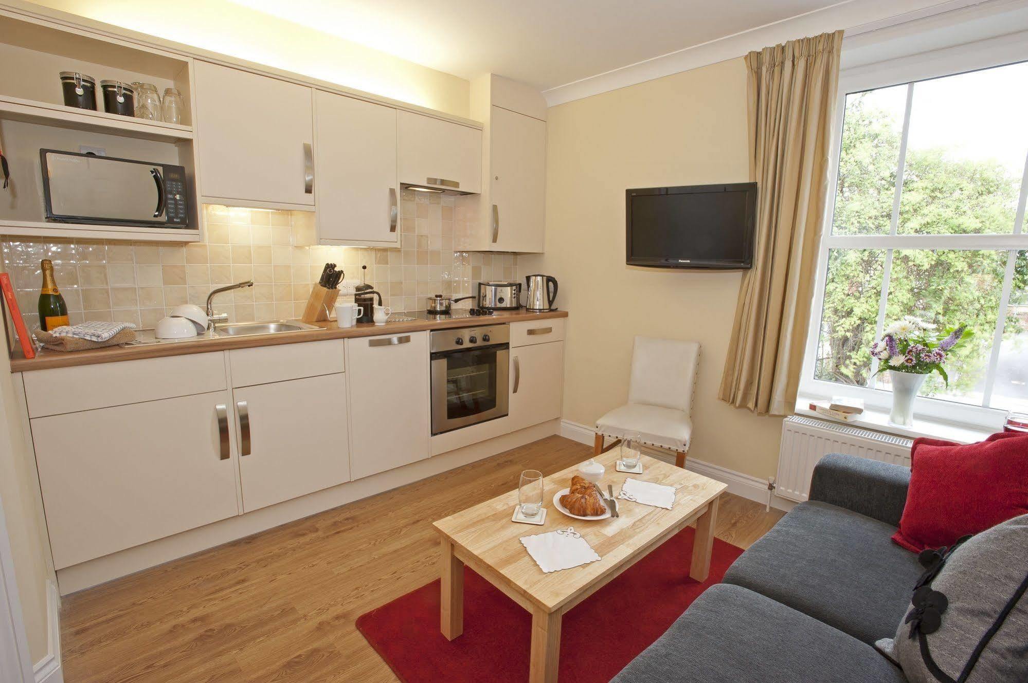 Peartree Serviced Apartments Salisbury Eksteriør bilde