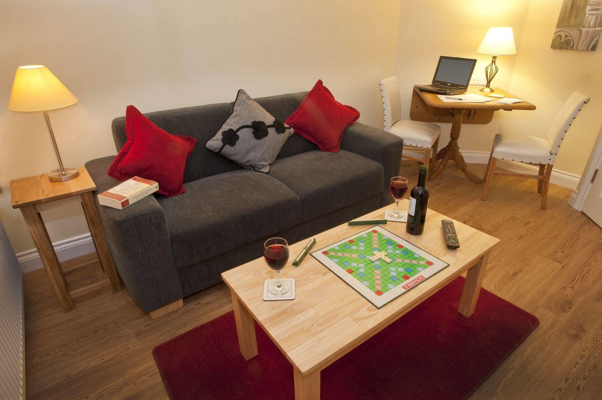 Peartree Serviced Apartments Salisbury Eksteriør bilde