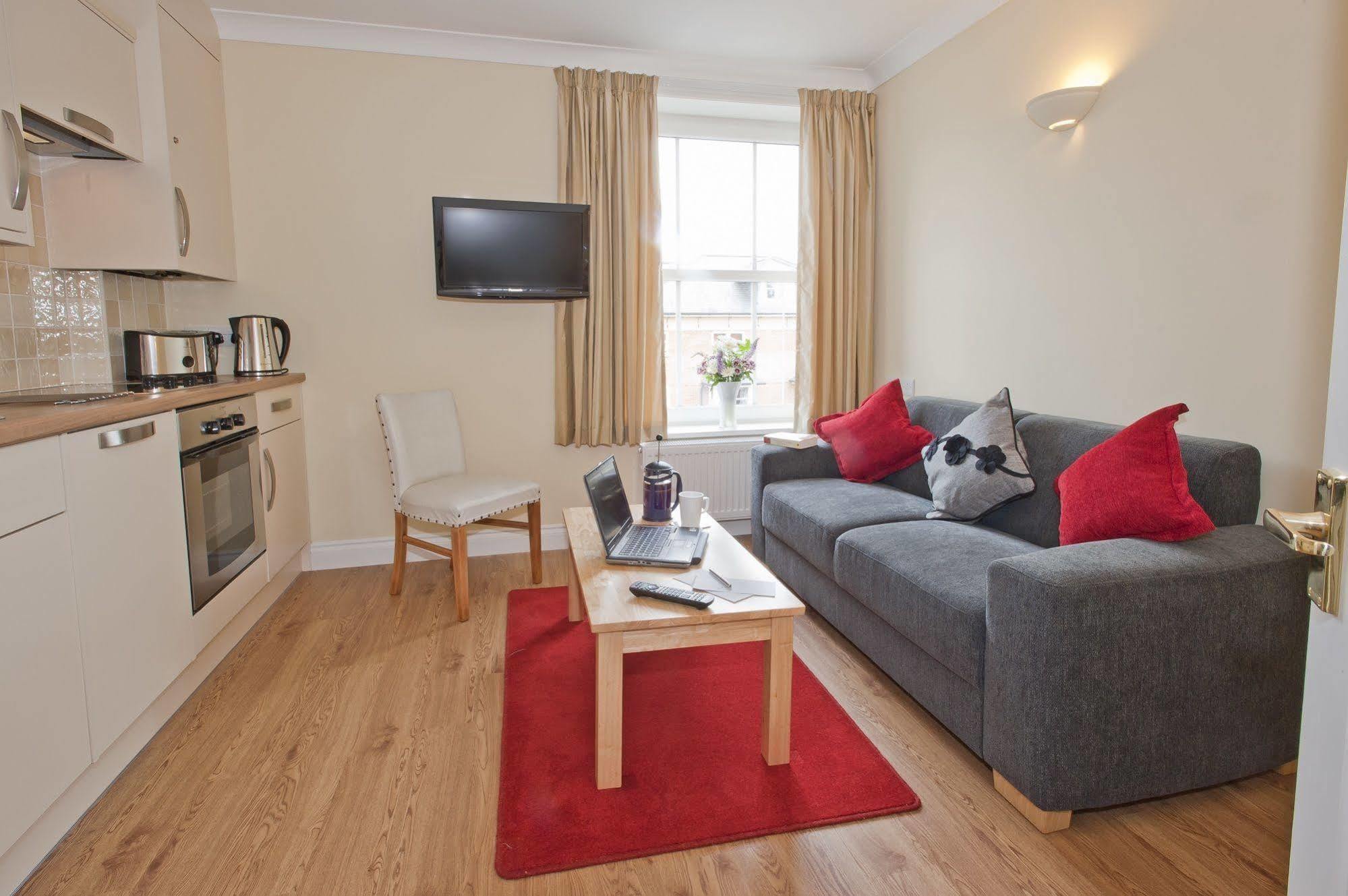 Peartree Serviced Apartments Salisbury Eksteriør bilde